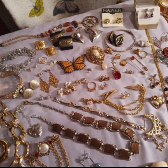 Vintage Jewelry Lot - Picture 11 of 12